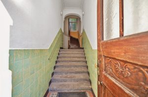 ec588fd0318aa9d7a42069b9b39ebe7f 1 Treppenhaus